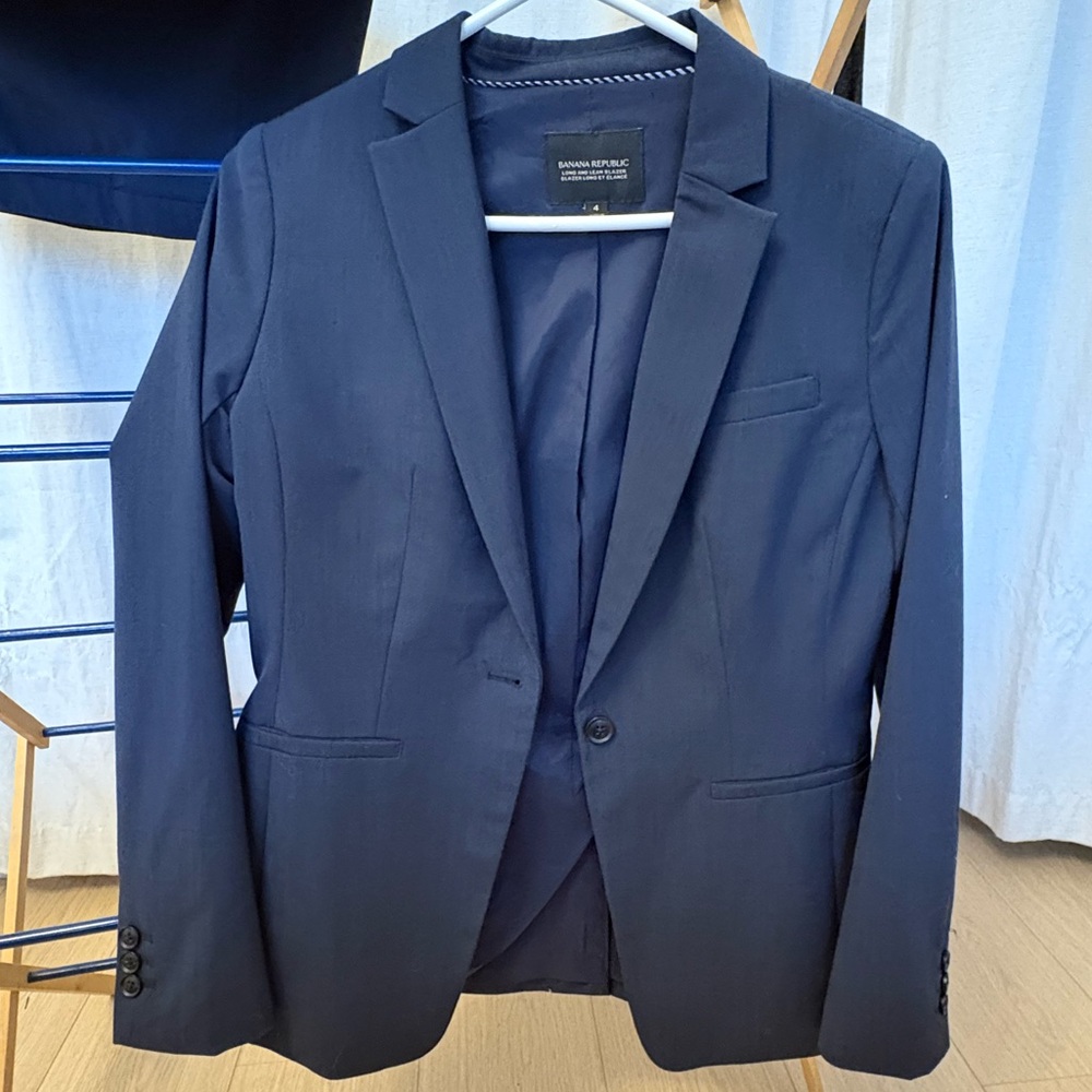 Banana republic women’s Long and Lean Washable Wool Blend blazer in navy